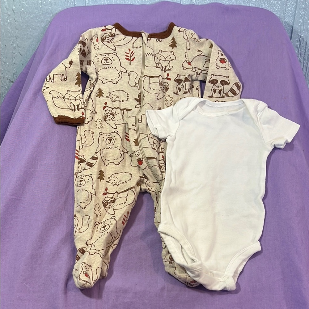 5 for $10 💜 wildlife footie pajamas size 3-6 months